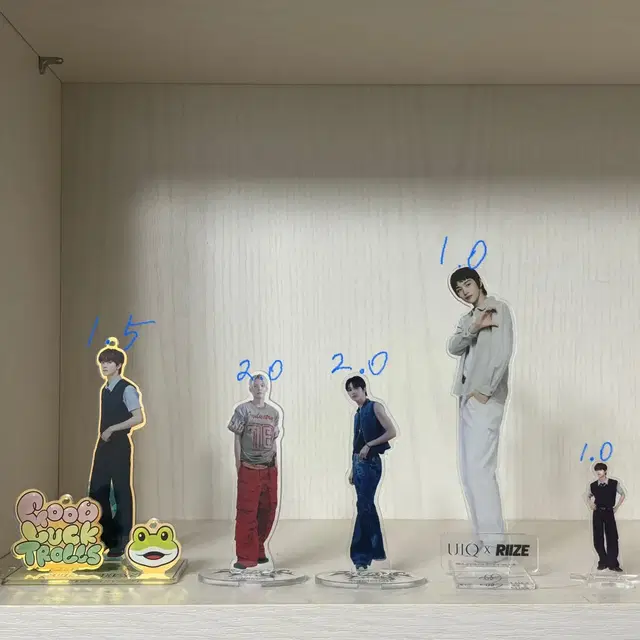 라이즈 성찬 아크릴스탠드 팝니다