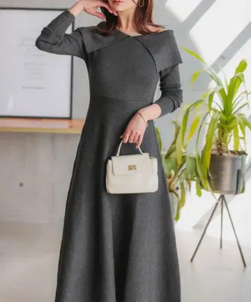 고베 레터스 멀티way 핏&플레어 오프숄더 니트 긴팔 원피스