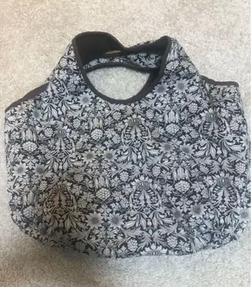 리버티 프린트 울 토트백 내추럴 그린