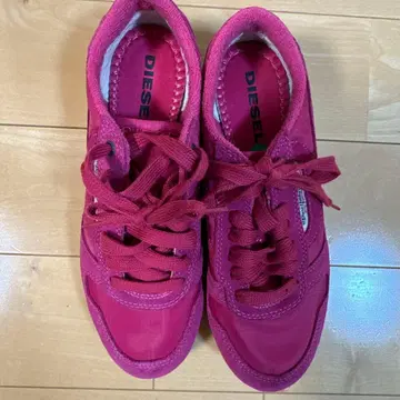 미사용 새상품 DISEL 진한 핑크 스니커즈 24cm