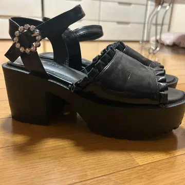 CHIP CLIP 통굽 펌프스