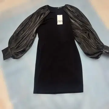 새상품 ZARA 원피스 소매가 고져스합니다. 크리스마스 이벤트나 송년회에