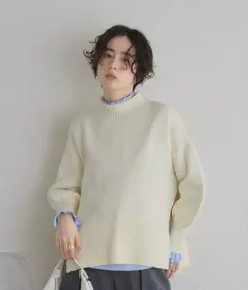 &. NOSTALGIA 시어버터 오버사이즈 슬릿 니트 풀오버