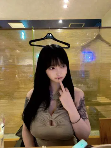 베이지 슬리브리스 원피스 개더