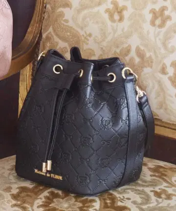 Maison de FLEUR 블랙 버킷 백