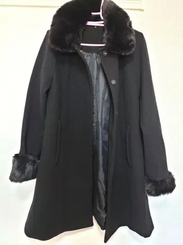 퍼 롱 코트 블랙