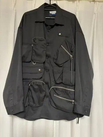 MAISON SPECIAL 멀티 포켓 프라임 오버 셔츠 블랙