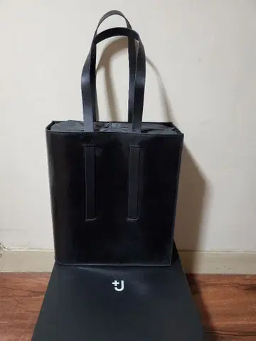 UNIQLO 유니클로 +J 에나멜 가죽 토트백