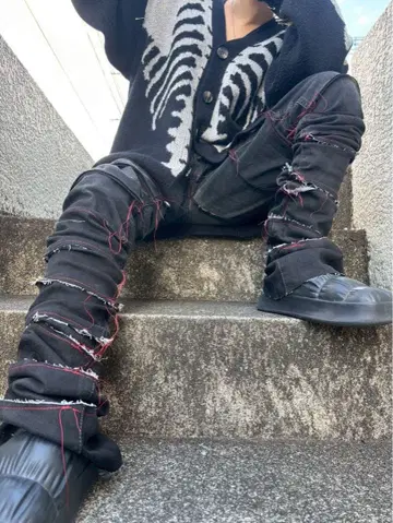 유니크한 블랙 데님 팬츠