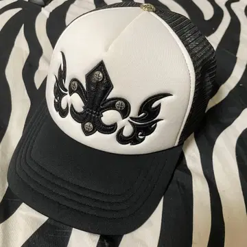 SupplieR 자수 트래커 캡 화이트/블랙