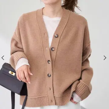 새상품 FRAMeWORK AQUA V넥 가디건 카멜