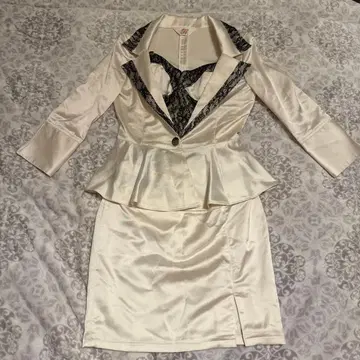 아이보리 새틴 레이스 포함 드레스 세트