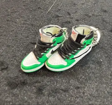 Nike 스니커즈형 키링 그린