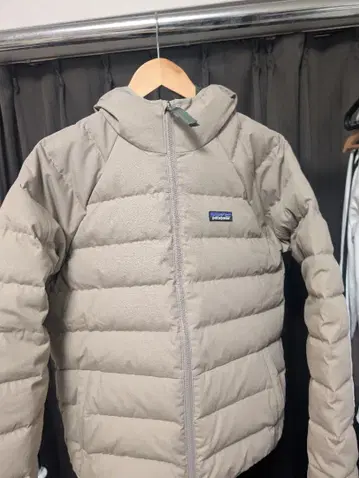 patagonia 베이지 다운 자켓 s