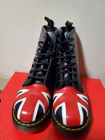 닥터마틴 유니언 잭 패턴 8홀