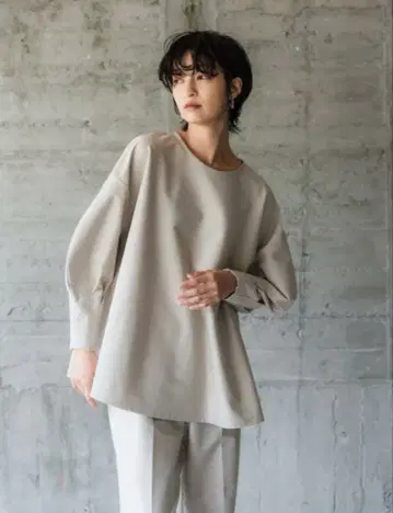 미사용 새상품! 일본제 베이지 플레어 상의