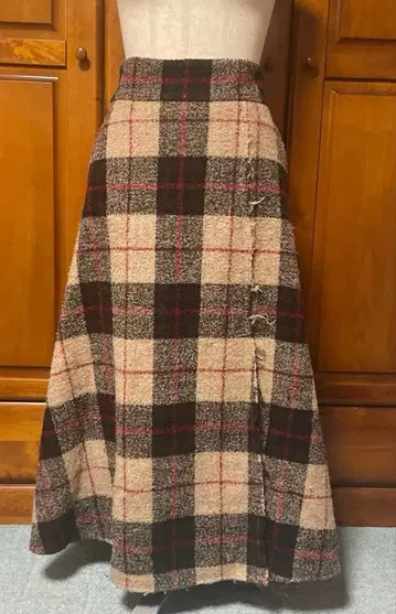 체크 무늬 롱 스커트 (울 계열)