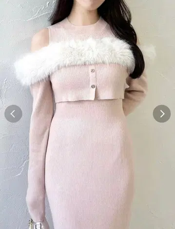 Dazzlin 오프숄더 퍼 도킹 니트 원피스