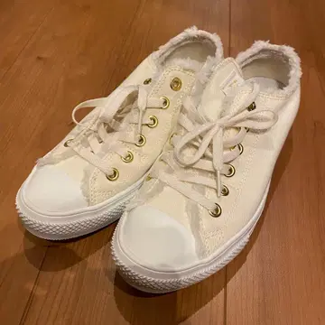 [ 새상품급 ] converse 퍼 달린 화이트 스니커즈