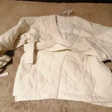 IIQUAL 이퀄온워드 화이트 자켓 퀼팅 코트