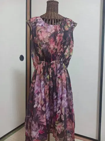 Bou Jeloud 플라워 프린트 슬리브리스 원피스