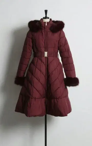 탈부착 가능한 퍼 & 벨트 포함 핏 & 플레어 퀼팅 코트