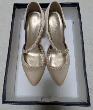 플레이시보 베이지 스트랩 펌프스 S 사이즈 결혼식 경사 파티