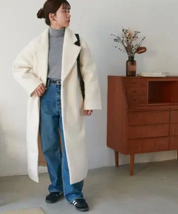 DISCOAT 소매 턱 체스터 코트 아이보리 화이트