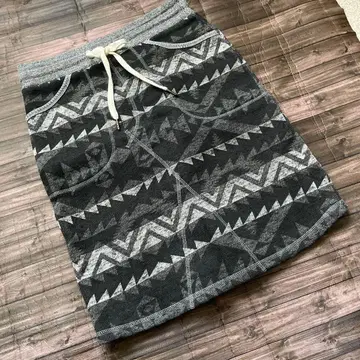 [새상품] 기모 오르테가 무늬 스커트/네이티브