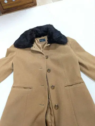 take JFK off 베이지 퍼 옷깃 롱 코트