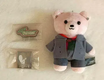 JUNON 곰 봉제 인형과 핀 배지 세트