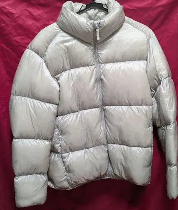 유니클로 울트라 라이트 다운 자켓 볼륨 실버