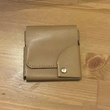 베이지 가죽 접이식 지갑