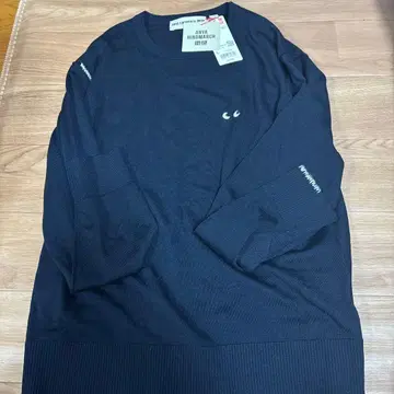 ANYA HINDMARCH 네이비 L 사이즈 긴팔 니트