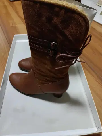 브라운 스웨이드 가죽 부츠