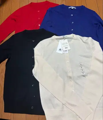 새상품 유니클로 메리노 인기 니트 가디건 4종 세트