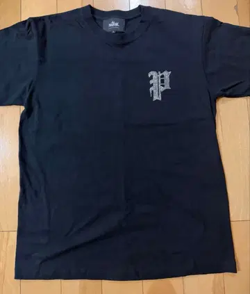 PHATRNK 블랙 T셔츠 완판템 구하기 어려움