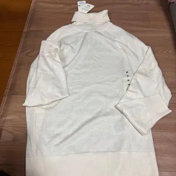 엑스트라 파인 메리노울 스웨터 M 사이즈 아이보리