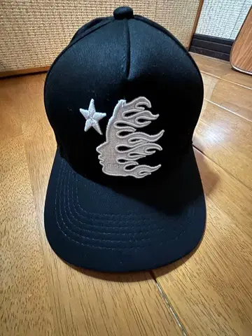 불꽃 자수 블랙 캡 스트릿 y2k