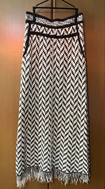 PUBLIC TOKYO 파브릭토쿄 헤링본 니트 스커트