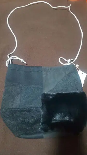 dignity closet 블랙 숄더백