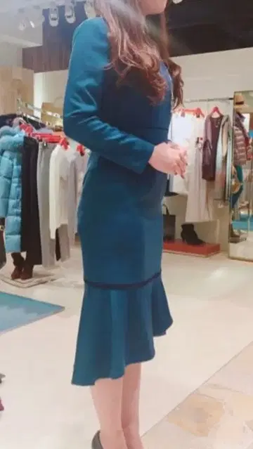 비아지오 블루 새상품급 미들 천축 원피스 네이비