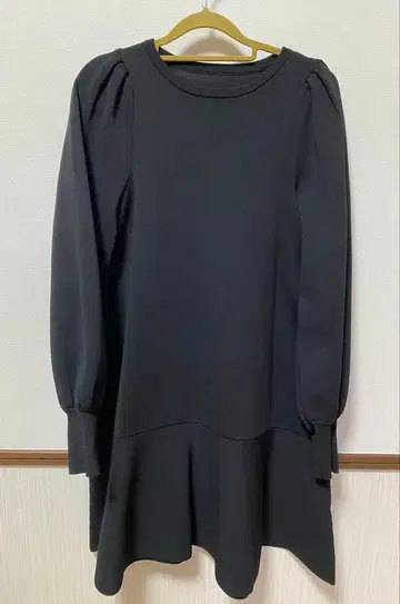 밑단 프릴 미니 원피스