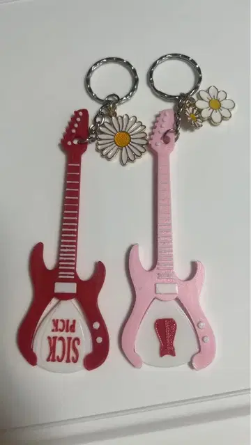 기타 피크 모양 키링 빨간색 핑크