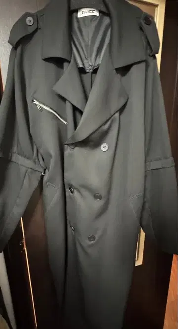 THICC 트렌치코트 블랙