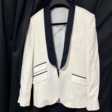 D/him 화이트 턱시도 자켓 사이즈 48