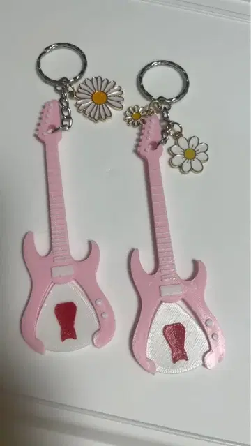 핑크 기타 모양 키링 2개 세트