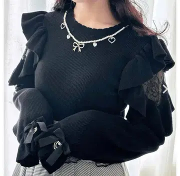 ROJITA 목걸이 포함 어깨 볼륨 프릴 니트탑