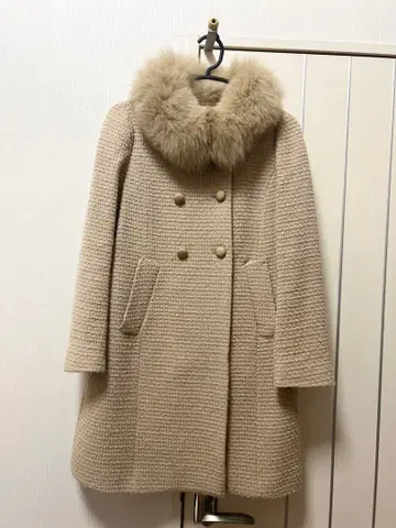 베이지 트위드 롱 코트 퍼 포함