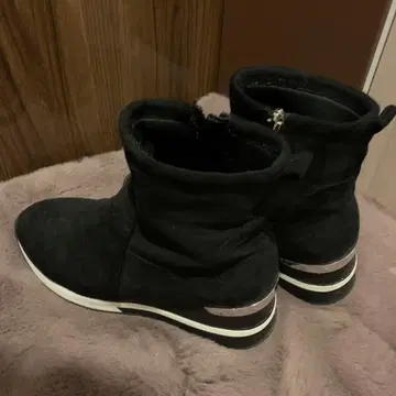 블랙 스웨이드 부츠 지퍼 포함